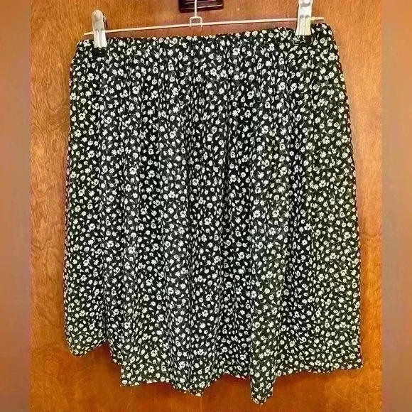 Hollister Ultra High Rise Womens Floral Skirt - Picture 2 of 3